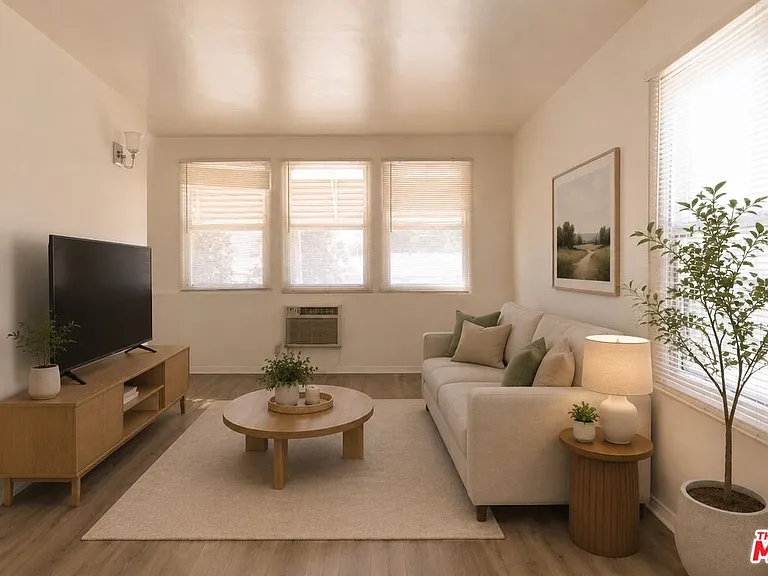 5516 1/2 N Cahuenga Blvd — Photo 2