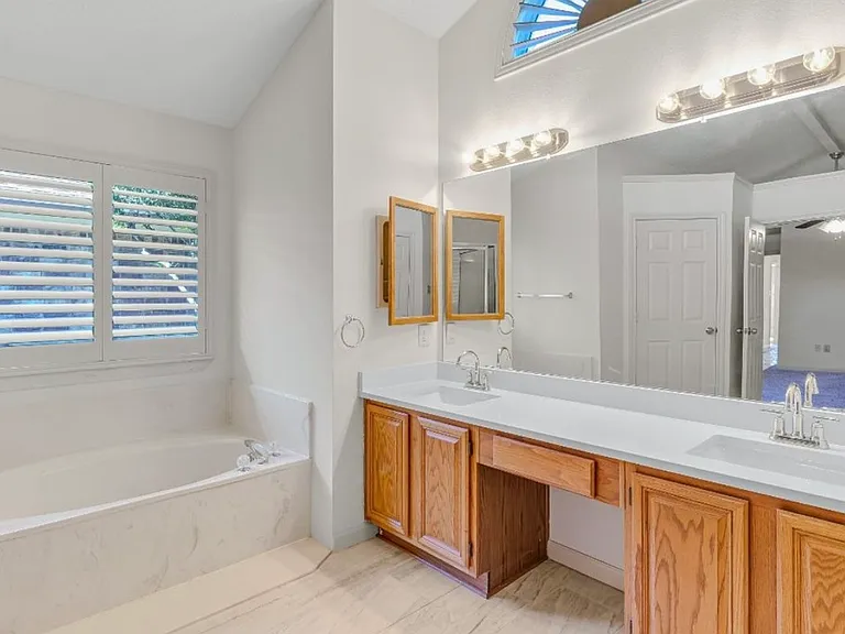 2305 Lancecrest Dr — Photo 11