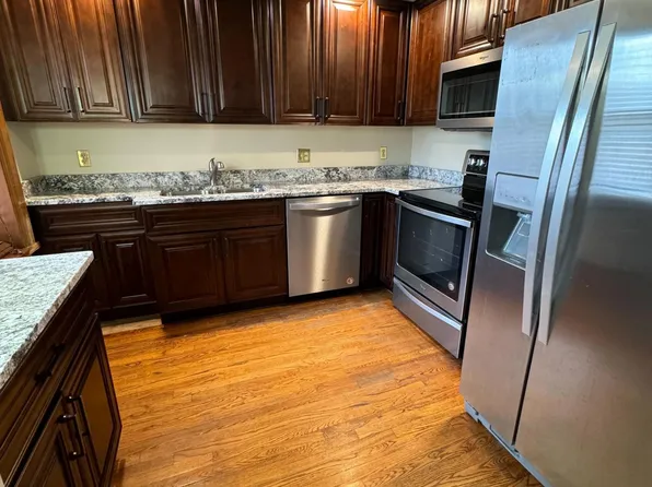 1103 S 19th St #2S, Lincoln, NE 68502