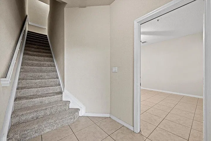 4 bed, 1897 sqft, $3,200 — Photo 3