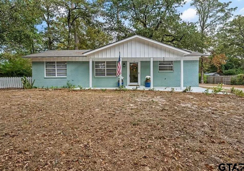 1st image of 411 Lakeview Dr