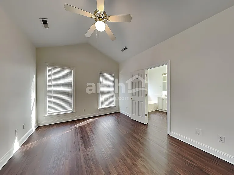 8005 Red Oaks Trl — Photo 12