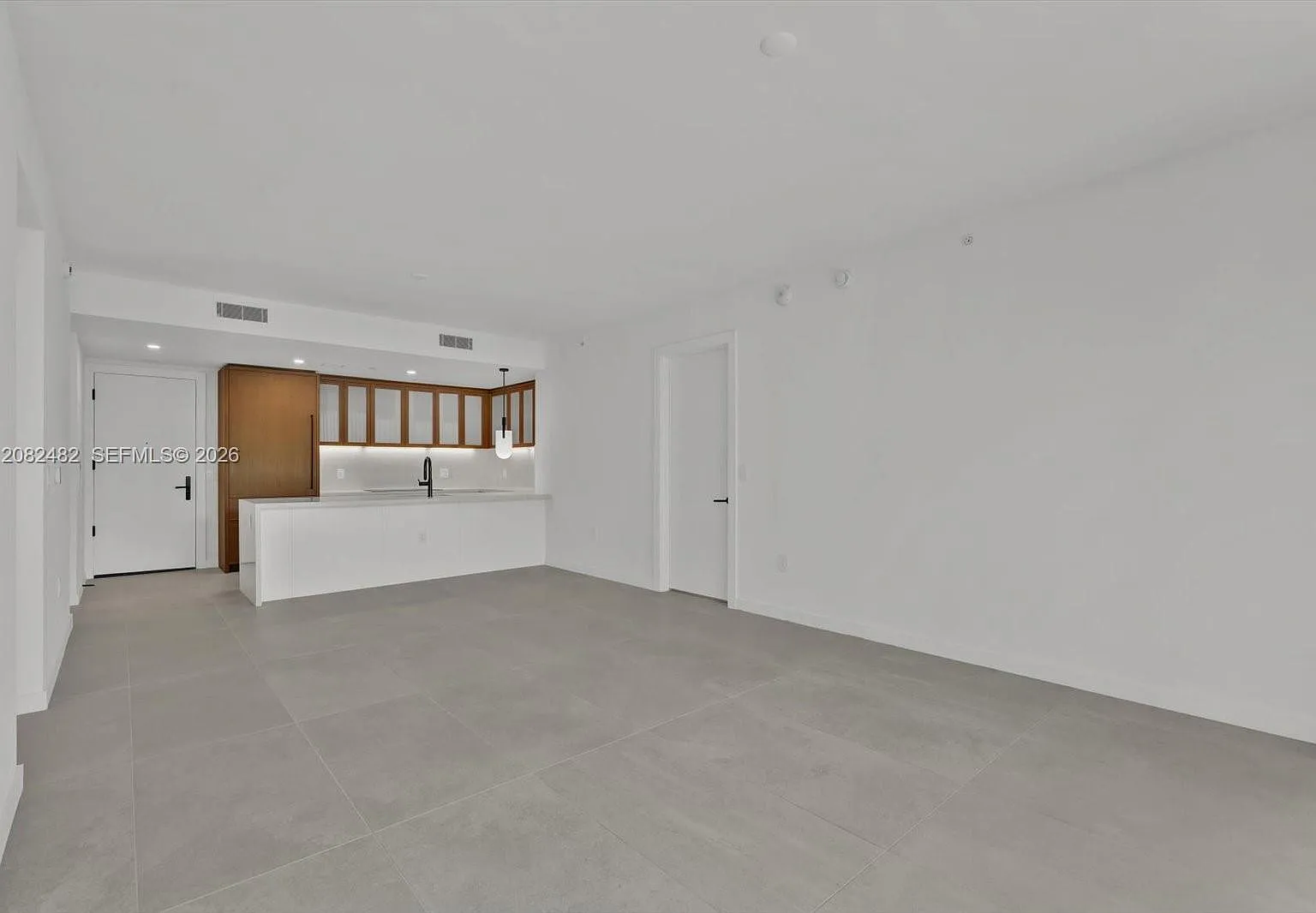 3 bed, 1652 sqft, $12,500 — Photo 2