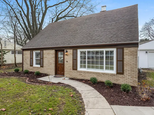 705 Ventura Rd, Champaign, IL 61820