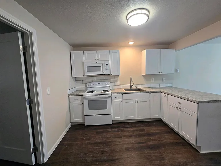 234 NW 21st St — Photo 4
