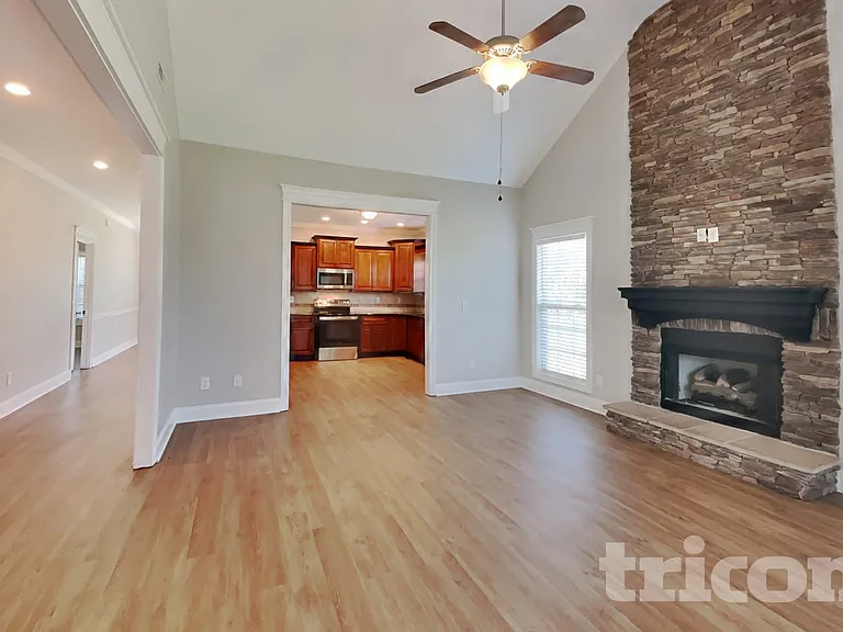1306 Crescent Ridge Dr — Photo 3