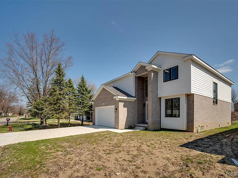 2911 Walsh Dr — Photo 3