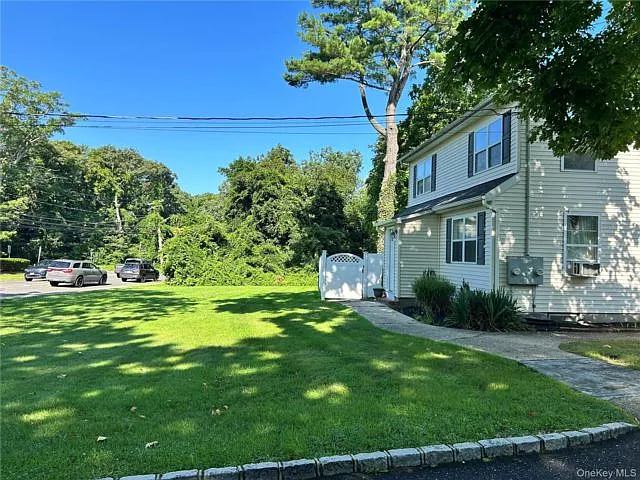 3 bed, 1.0 bath, 3140 sqft, $2,950 — Photo 2
