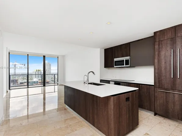 68 SE 6th St #3906, Miami, FL 33130