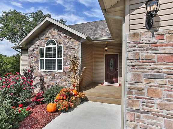 3rd image of 14 Golfcrest Cir