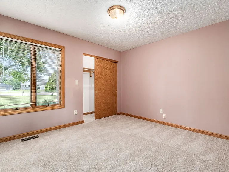 6002 Bowen Rd — Photo 35