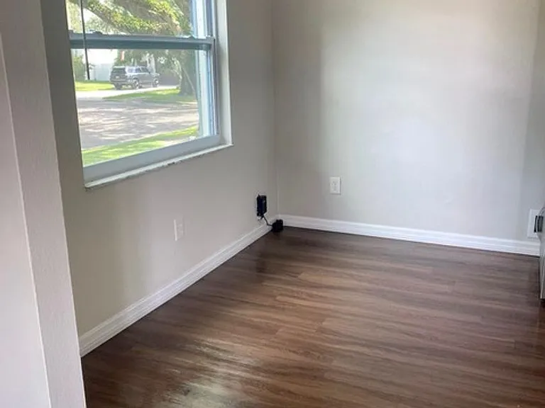 Port Tampa Flats — Photo 12