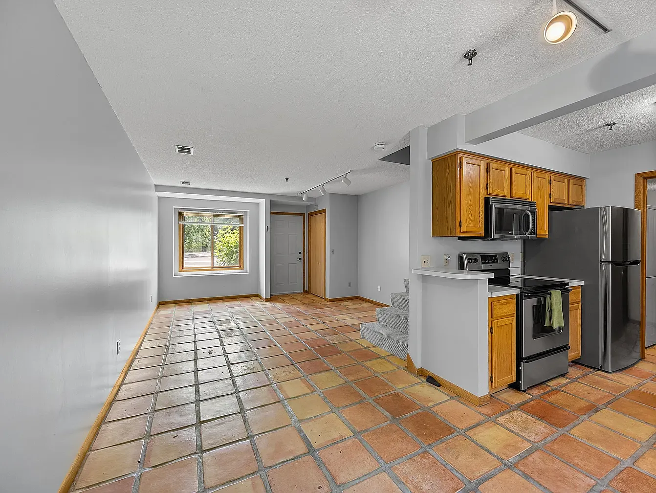 2 bed, 1106 sqft, $900 — Photo 4