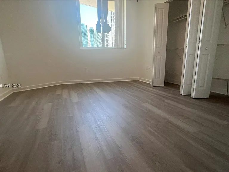 601 NE 23rd St #1004 — Photo 8