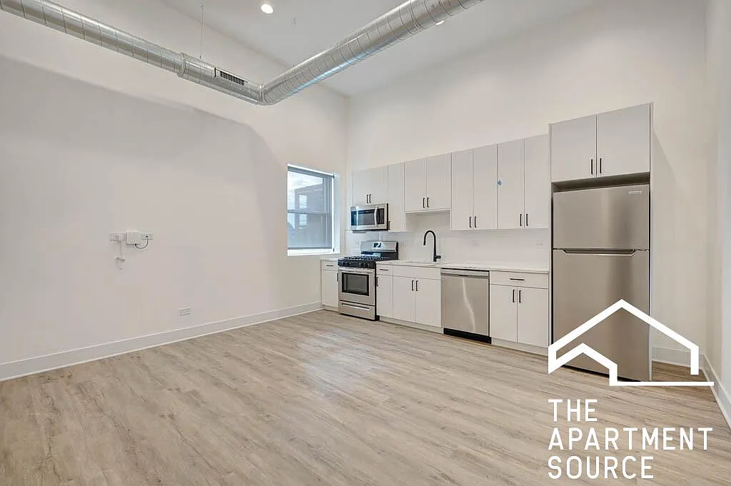 4725 N Western Ave — Photo 1