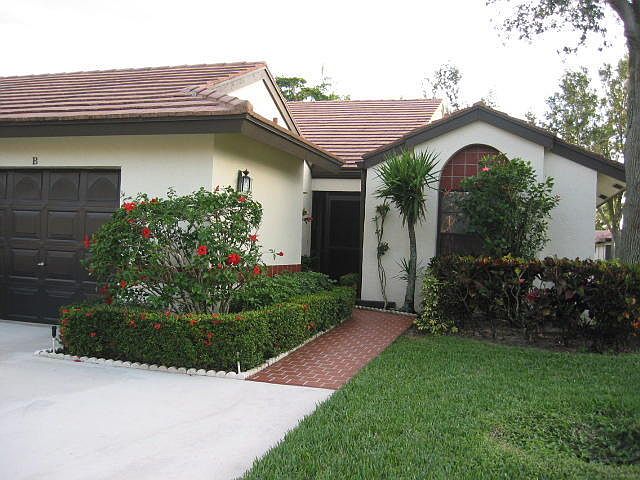 Home For Sale In Palm Chase Lakes