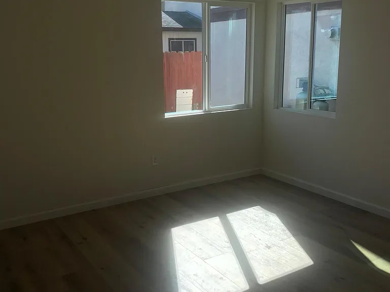 112 E B St — Photo 7
