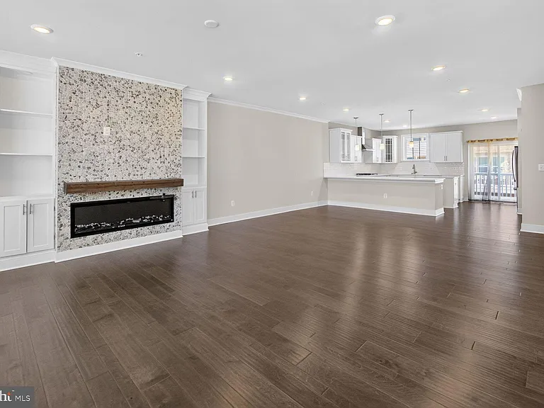 404 Sagan Pl — Photo 12
