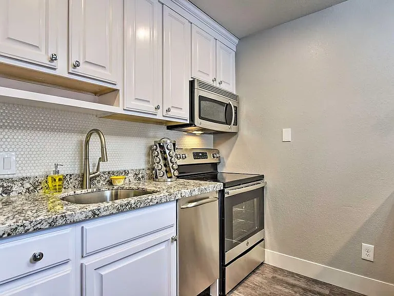1530 Empire Ave #304 — Photo 8