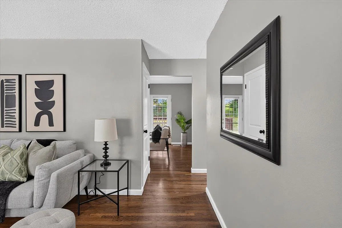 3 bed, 2.0 bath, 1090 sqft, $1,600 — Photo 3