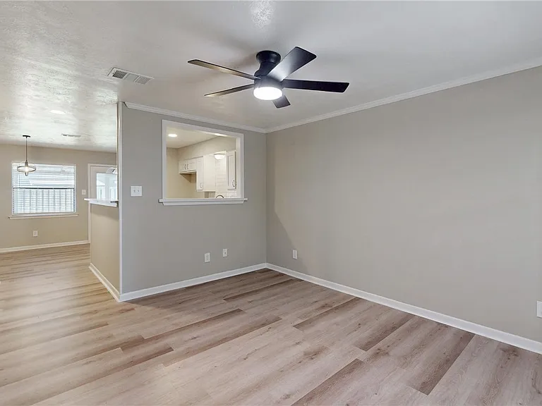 1409 Airline Dr #B — Photo 7