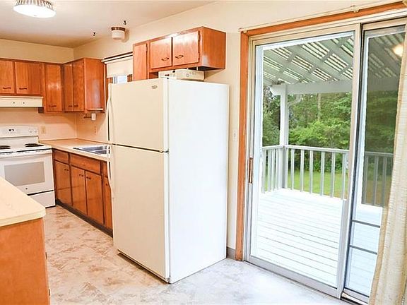 4th image of 20607 Baird Ave