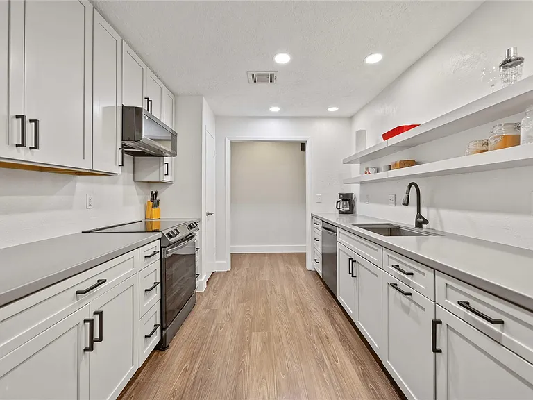 22419 Deville Dr — Photo 13