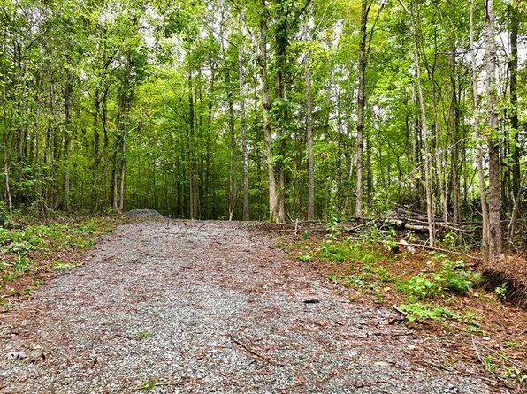 7 Walkers Ln, Chase City, VA 23924
