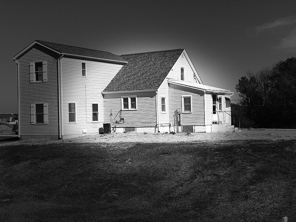 1st image of 904 Sheridan Ln