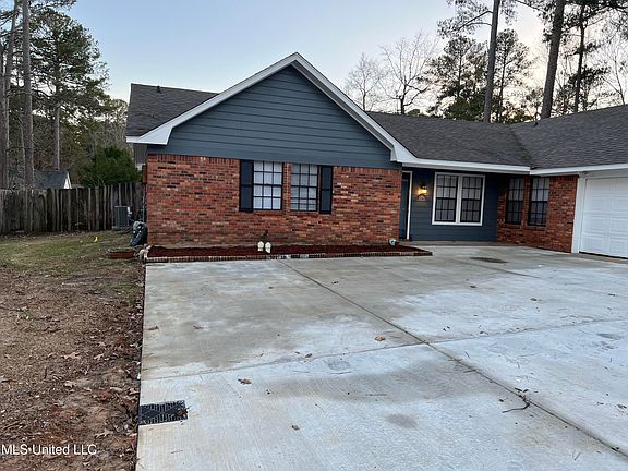 4th image of 130 Bent Creek Dr