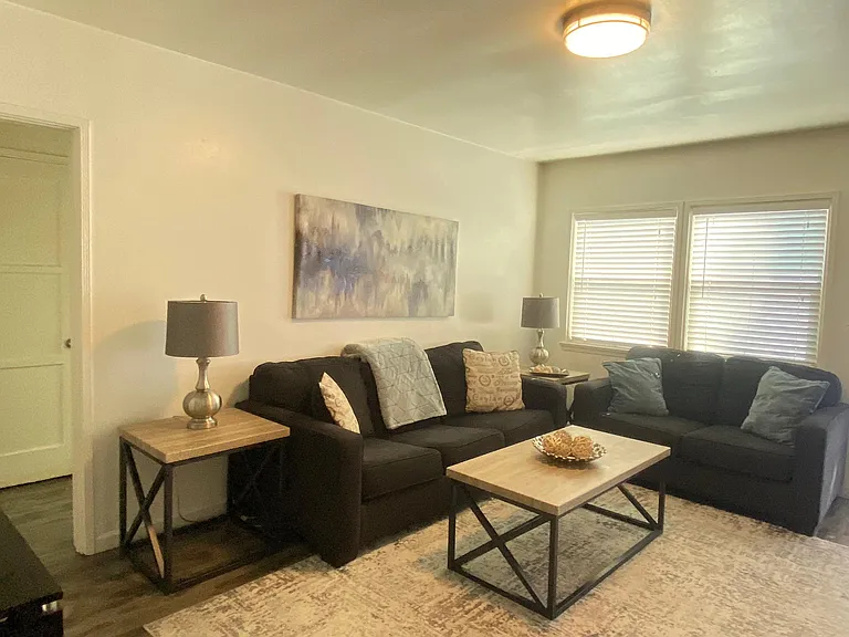 5547 Hazeltine Ave #0 — Photo 8