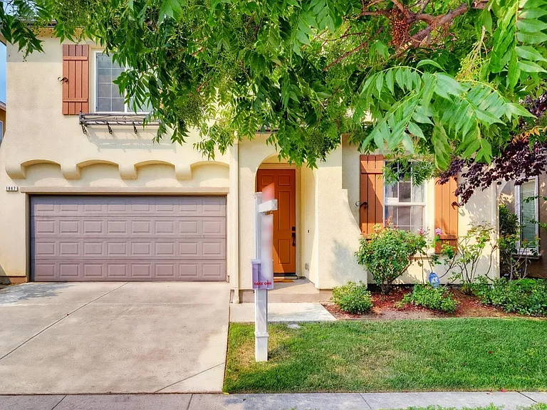 1867 Silk Wood Ln — Photo 3