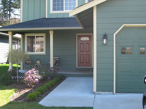 2nd image of 507 Emerald Ln SE