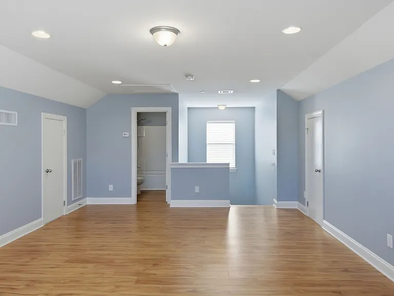 623 Streamside Ln — Photo 30