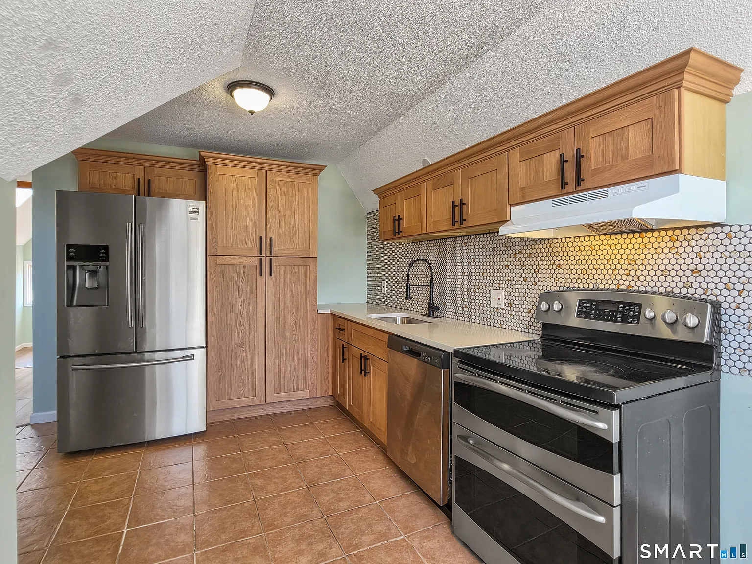 1 bed, 1.0 bath, 885 sqft, $1,300 — Photo 3