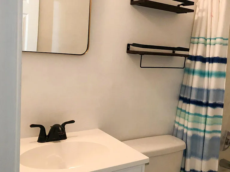 Full bathroom on bedroom #2
