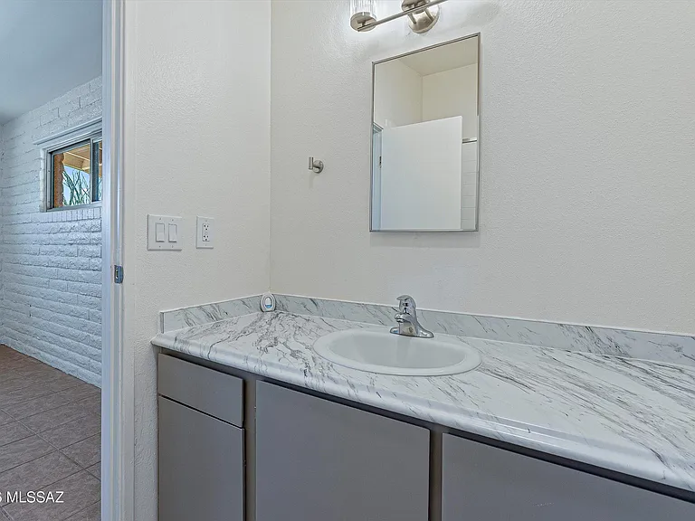 519 S Avenue D — Photo 20
