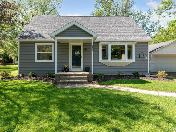 421 Ash St, Carleton, MI 48117