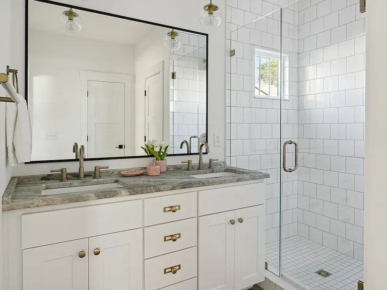 755 N Ashe St — Photo 11