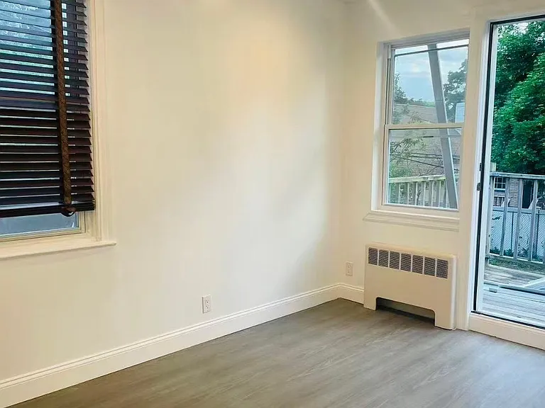 8422 Little Neck Pkwy — Photo 10