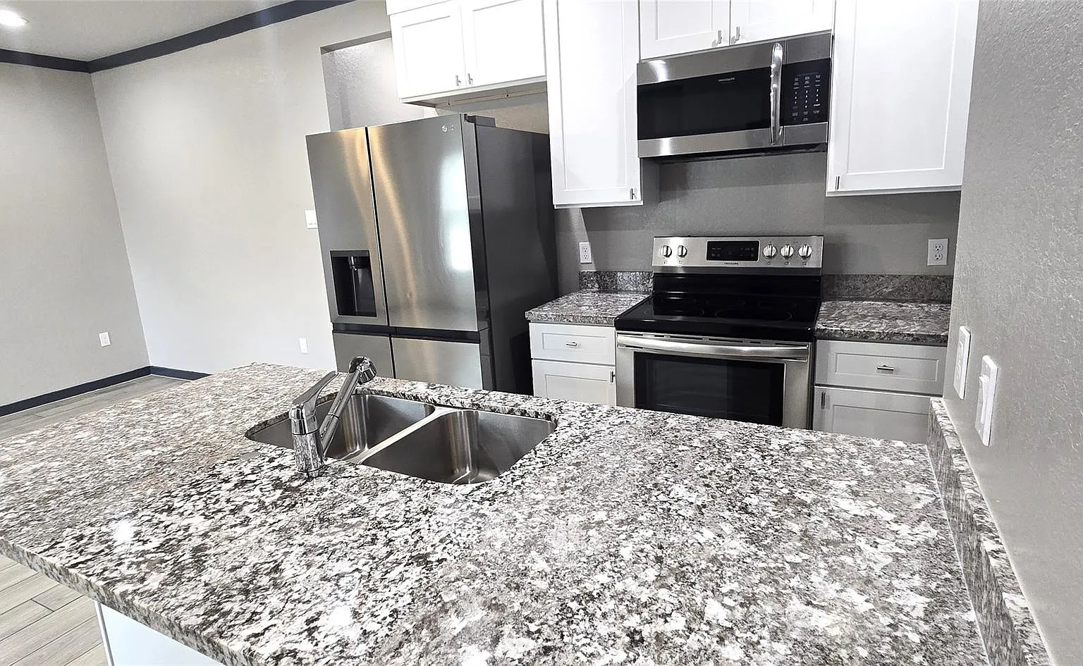 2 bed, 2.0 bath, 945 sqft, $1,400 — Photo 4