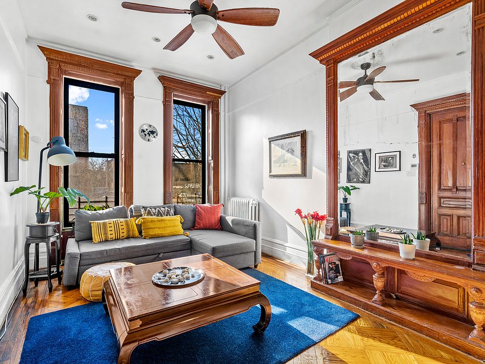 1st image of 123A Halsey St #1