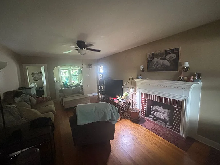 1821 S Florence Ave — Photo 2