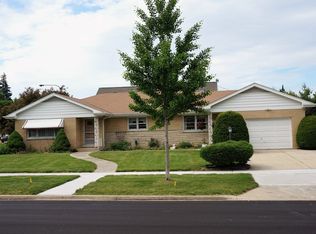 2 E Milburn Ave, Mount Prospect, IL 60056