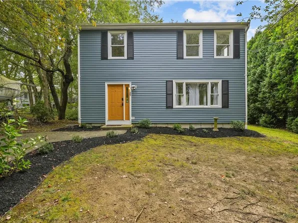 29 Circuit Dr, Narragansett, RI 02882