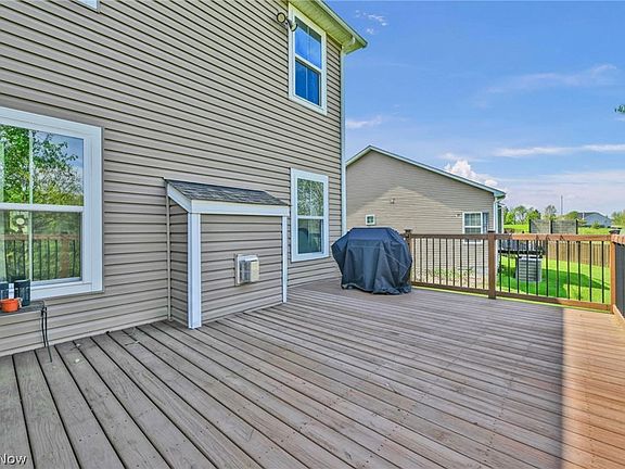 4th image of 165 Lakeland Way