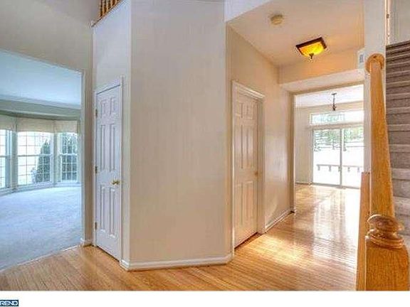 5th image of 906 Burdette Dr