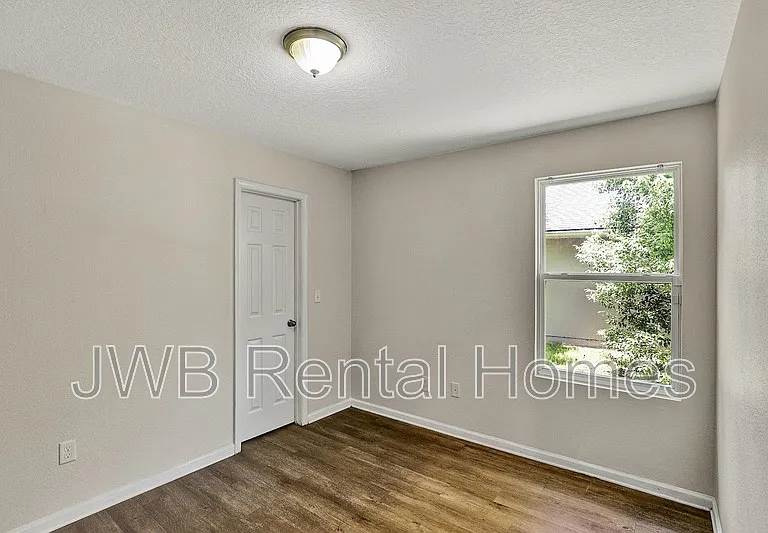 7952 Dekle Ave — Photo 9