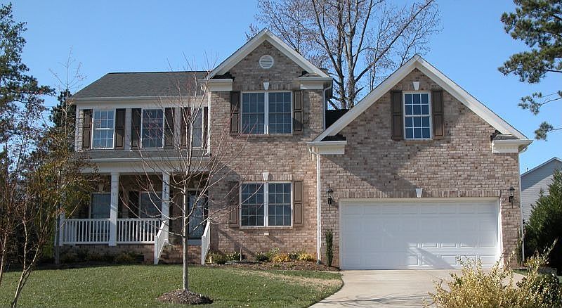 Private lot on a cul de sac and a 1st floor master bedroom