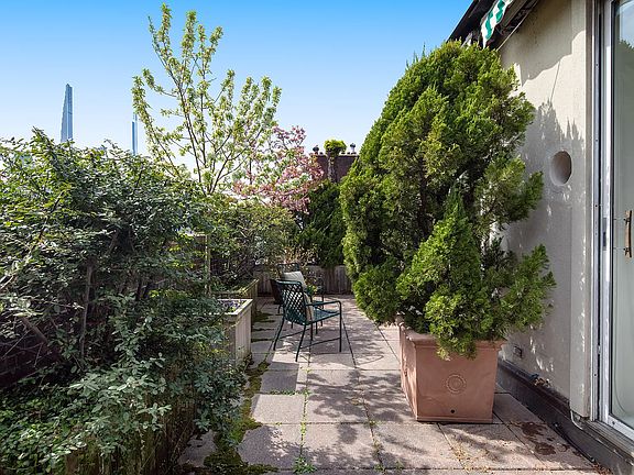 5th image of 139 E 66th St Penthouse W